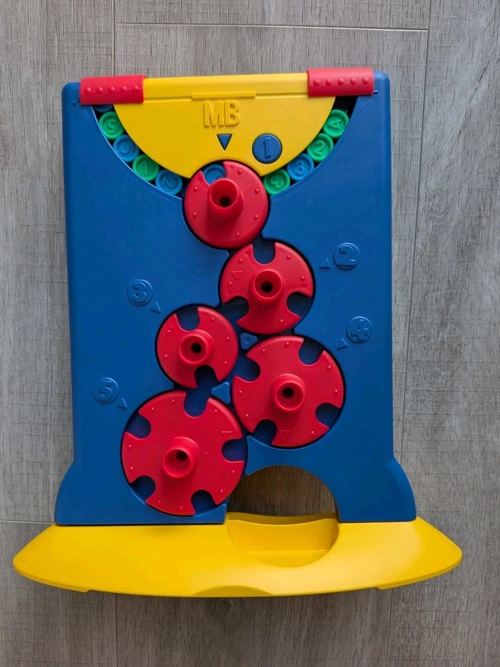 Vintage Downfall Board Game 1999 MB Games 100% Complete Excellent condition - Image 4 of 4