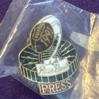 1991 ROSE BOWL PRESS PIN USC Washington Huskies defeating the Iowa Hawkeyes — photo 1