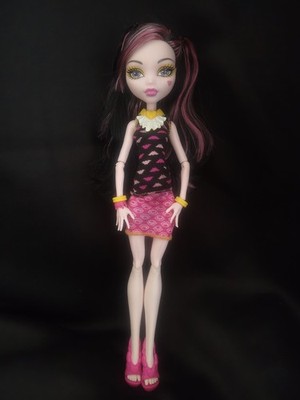 100 % KOMPLETT Monster High Creepateria Draculaura 2014 Puppe BESCHREIBUNG LESEN 