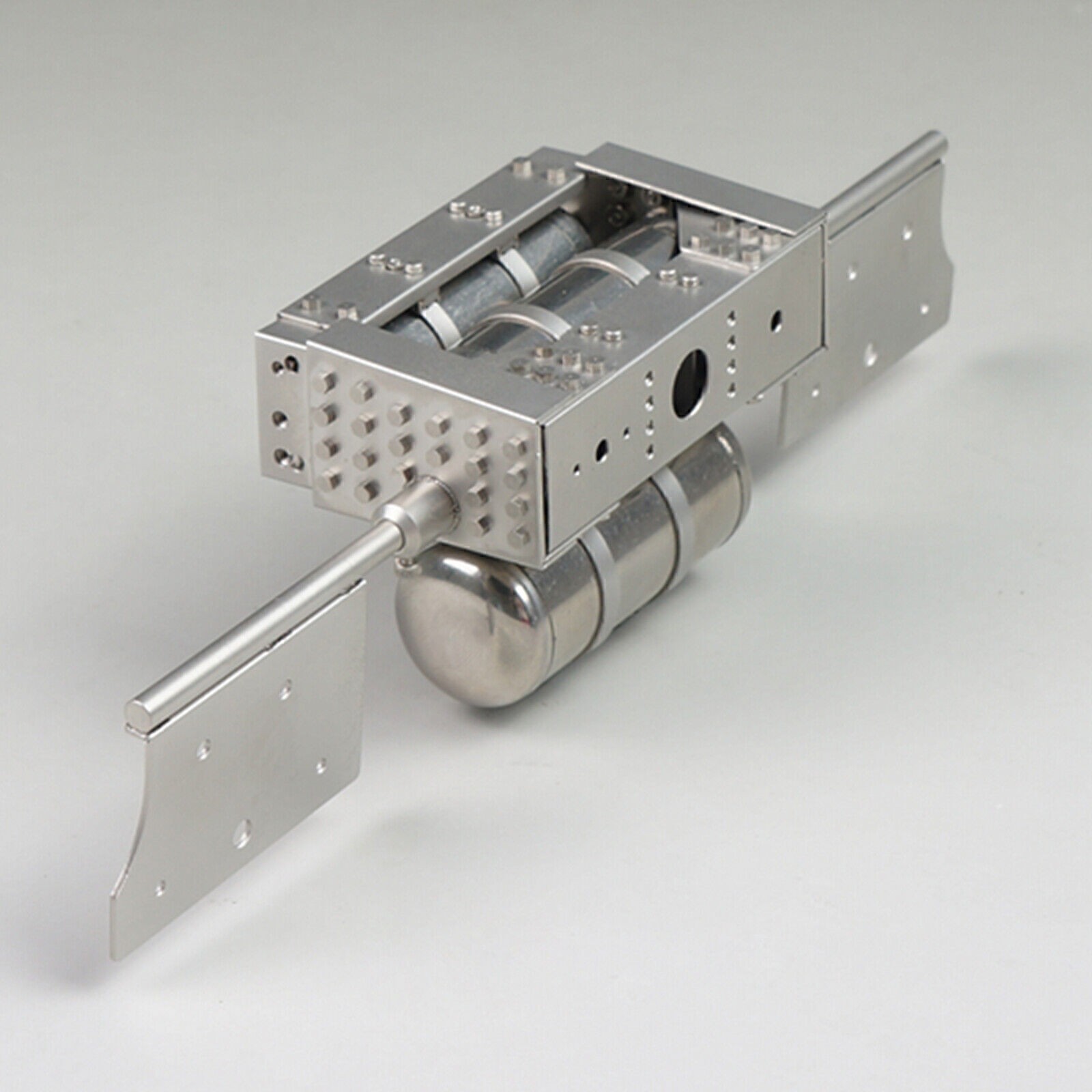 For 1/14 Iveco Tractor RC Truck Metal Steel Rear Tail Bumper Guard Beam Gas Tank