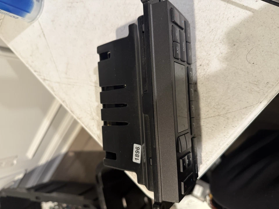 Panel de control climático Lincoln Town Car 2003 a 2006 OEM 3W1H-18C612-AK Foto 2 de 4