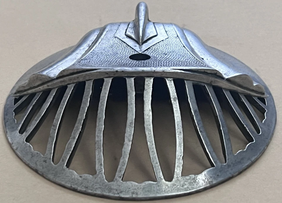 Cubierta de ventilación de calefacción de piso Art Deco de la década de 1920 para ambulancia de limusina fúnebre Cadillac de colección Foto 4 de 4