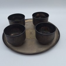 Vintage 4 Schnapsbecher auf Tablett,  Metall mit Patina 