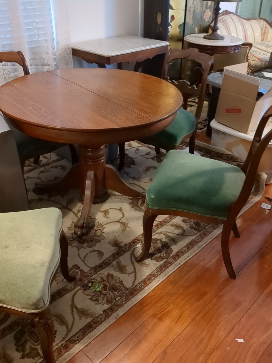 Antique Claw-foot Round Oak Table And Set Of Four 1847 Chairs