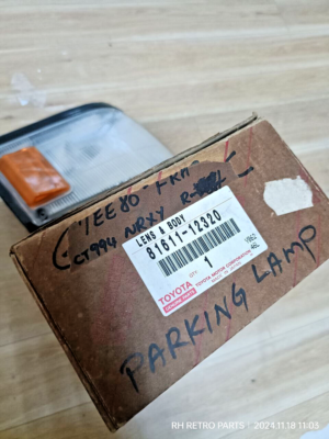 【中古】YOSAライトケープB TOYOTA COROLLA AE80 AE82 1983-85 FRONT SIDE CORNER LIGHT RH