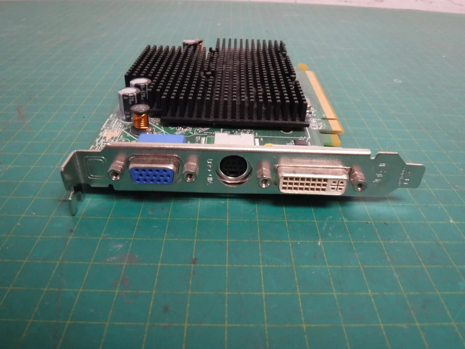 Dell ATI Radeon X1300 256MB UJ973 109-A67631-31 PCI Express x16 -- USED - Image 2 of 4