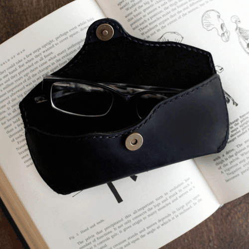 Estuche para gafas y gafas de sol de cuero genuino negro con cierre magnético a presión - Imagen 2 de 5