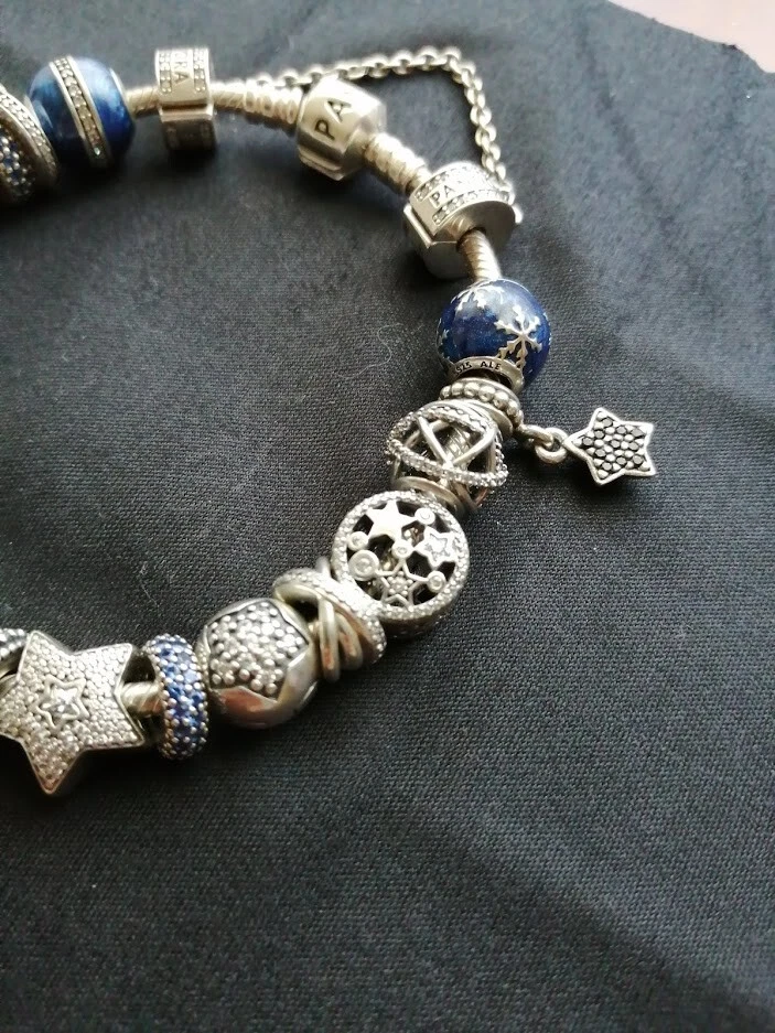 BRACCIALE ORIGINALE PANDORA COMPLETO 21 CHARMS DISTANZIATORI PENDENTI FUORI CAT. - Immagine 3 di 4