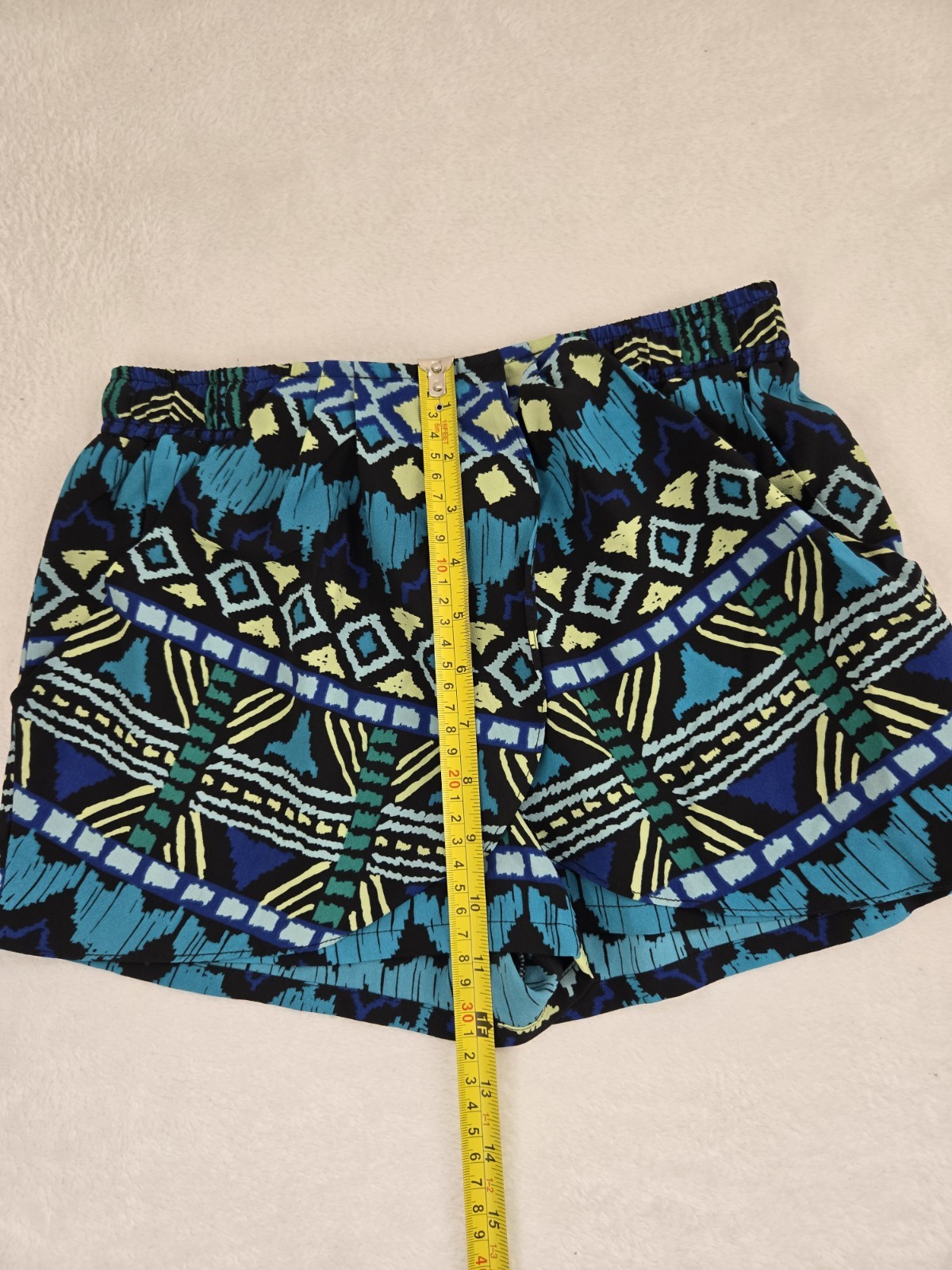 bebe shorts Vibrant geometric pattern - image 8