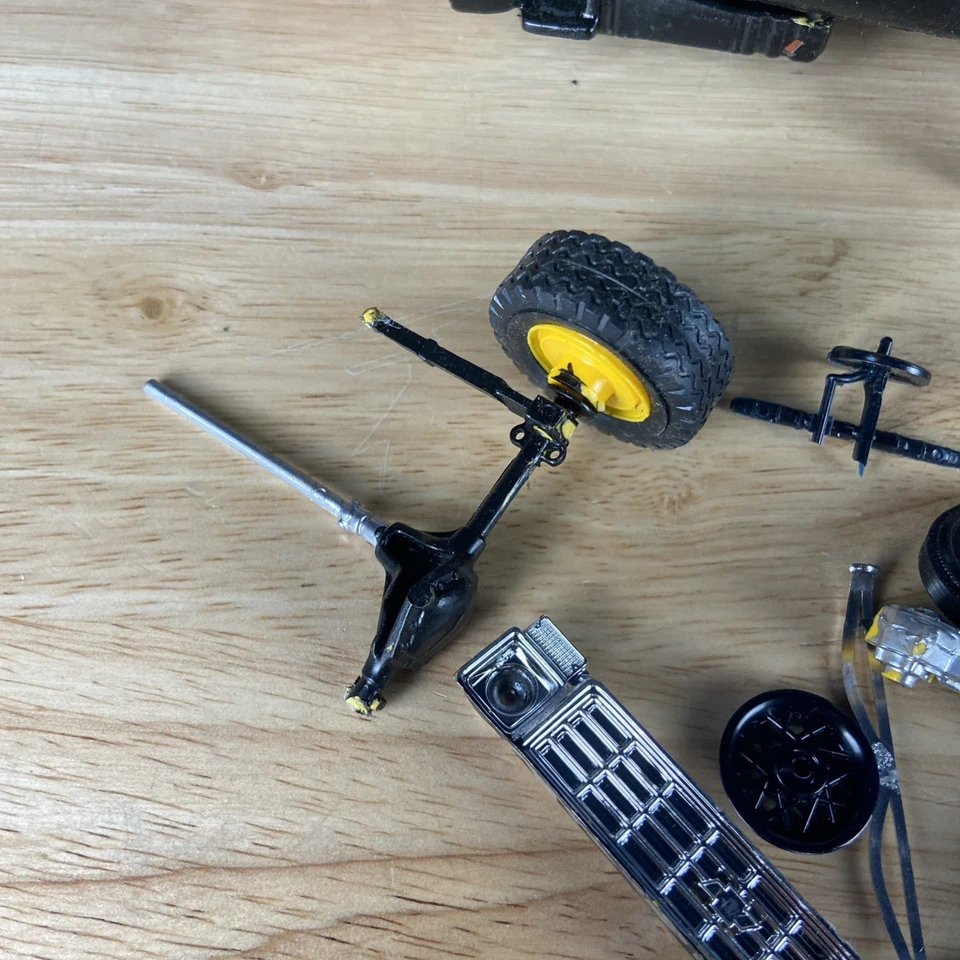 1980 VINTAGE MONOGRAM CHEVY 4X4 STEPSIDE 1:24 Kit Built For Parts - Image 4 of 4