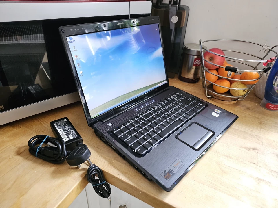 Retro HP Compaq Presario V6000 15.4" 80GB 2GB Windows XP Media Centre Laptop - Image 3 of 4