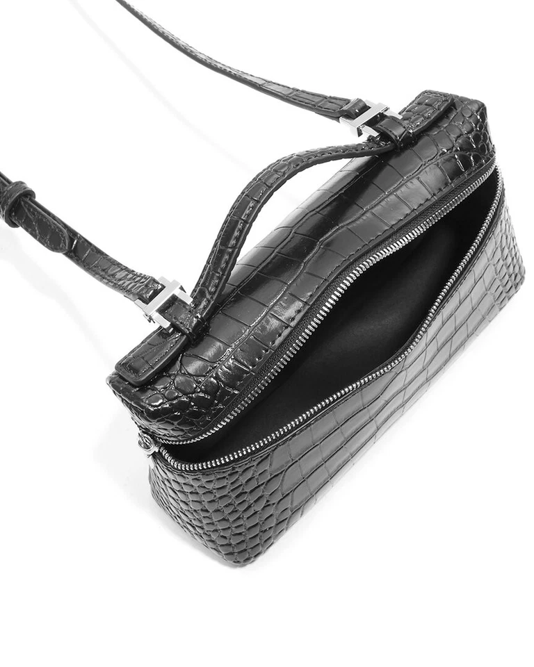 Bandolera para mujer Tiffany & Fred Paris atemporal de cuero con relieve de cocodrilo negra Foto 3 de 3