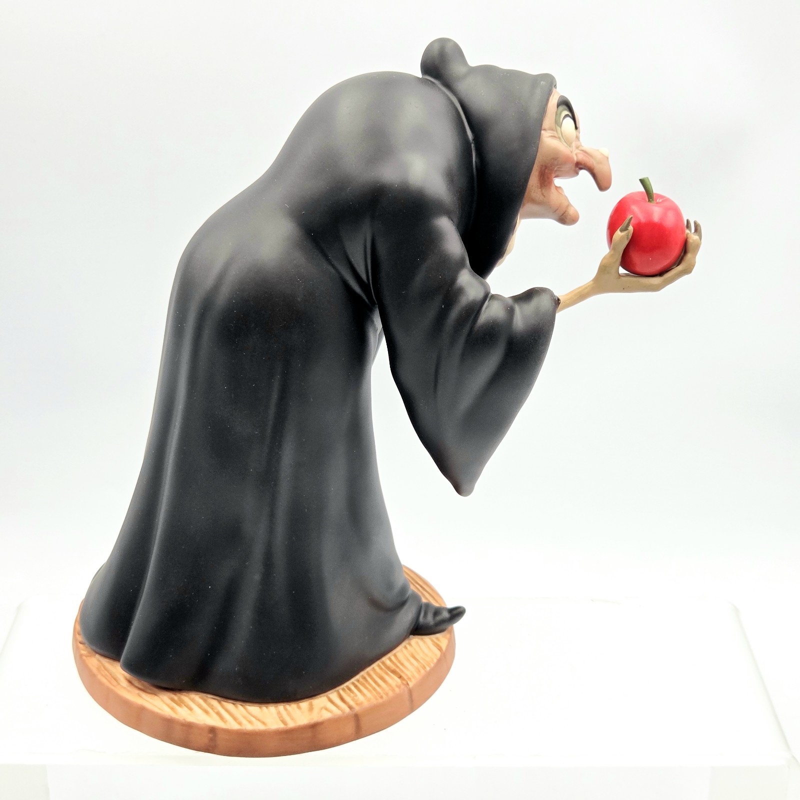 1995 Disney WDCC Snow White Old Hag Witch Take the Apple Dearie Figurine & Box