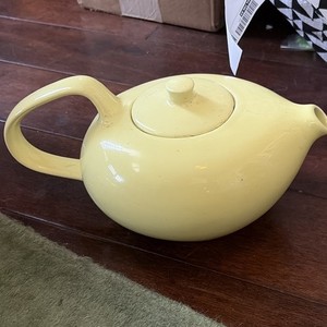 Oneida Russel Wright Yellow Glossy Stoneware Teapot w/ Lid Handle 2-Cup