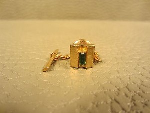 Authentic Vintage Green Glass Yellow Gold Plated Tie Tac
