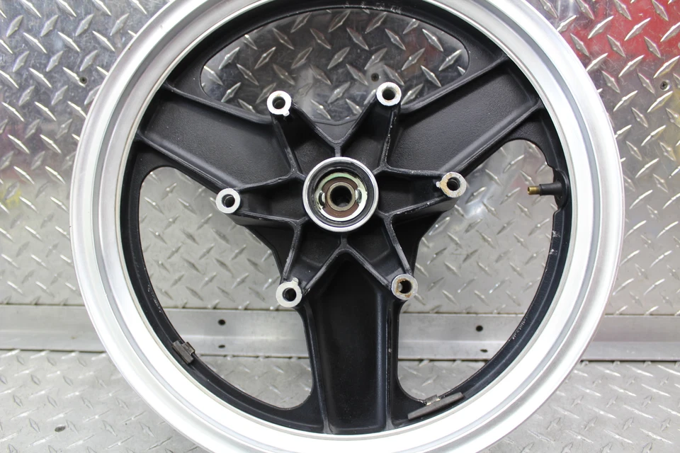 Honda Interceptor 500 VF500F 1985 llanta delantera 44650-MF2-670 Foto 2 de 4