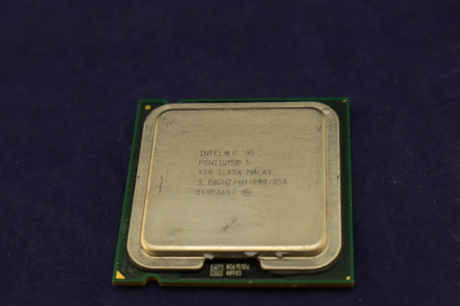Intel Pentium D 3.00GHz 930 SL95X 4M 800 05A Q608A687 Desktop Computer Processor