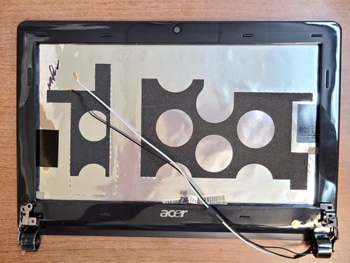 Acer Aspire One D257, Netbook 10.1 pouces design Wave au MWC, Atom Dual Core