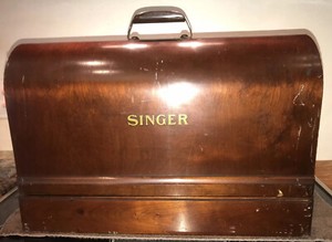 IMPRESSIVE-VINTAGE-SINGER-PORTABLE-SEWING-MACHINE-MODEL-66-IN-BENT-WOOD-CASE-USA