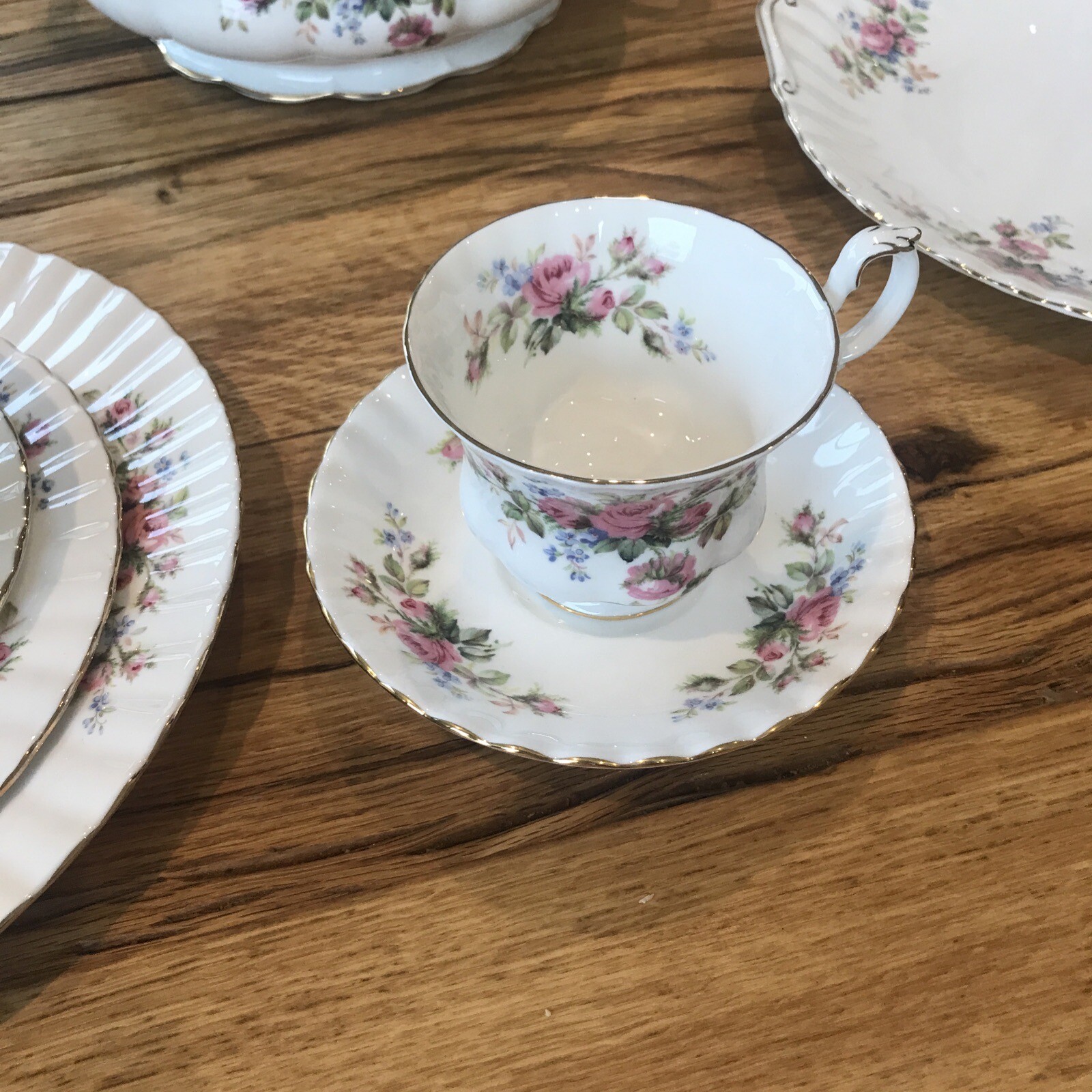 51 Piece Royal Albert Bone China Tea Pot Dinner Set Moss Rose Oval