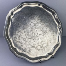 Große Zinn-Platte / Tablett, graviert mit Bündniswappen Genf & Bern, ca. 1 kg