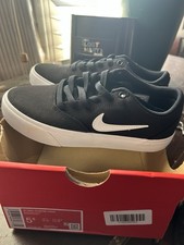 Women  s Nike Shoes, Size 5.5, New In Box
