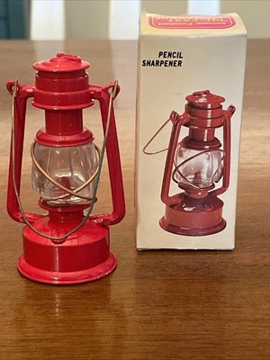 Taille Crayon Die Cast Miniature Lantern Antique Finished Red Pencil Sharpener