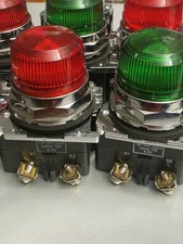 👀 2) NEW CUTLER HAMMER 1 RED & 1 GREEN PILOT LIGHT 10250T/91000T LOT OF 2