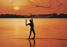 SENEGAL DAKAR UN PECHEUR ET SON FILET EPERVIER