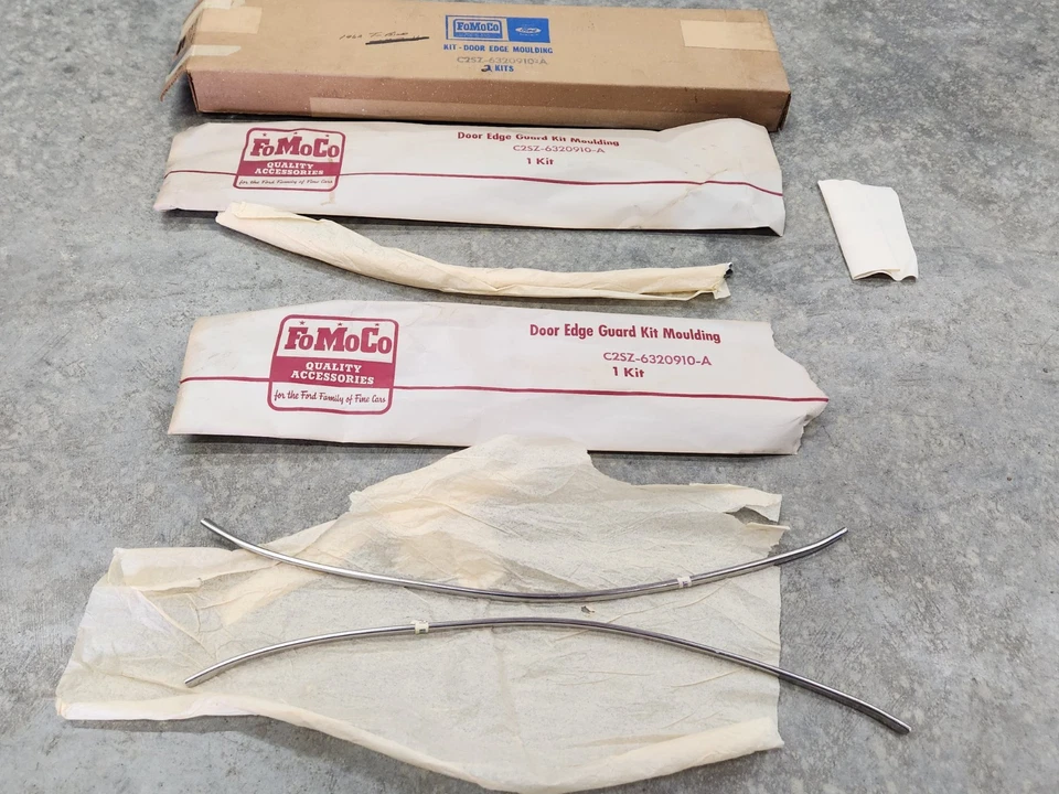 Nuevo de Lote Original Ford Thunderbird 1962 Borde de Puerta Guardabarros C2SZ-6320910-A Lote de (2) Foto 2 de 4
