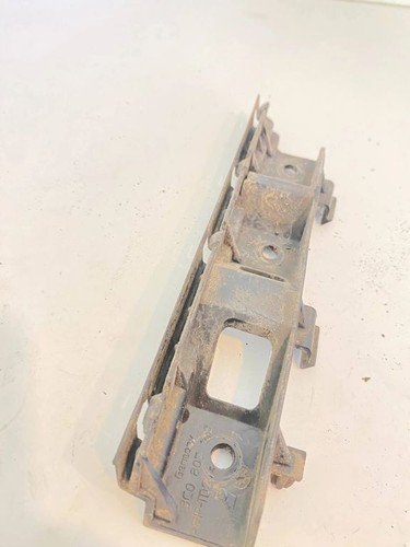 Volkswagen PASSAT B6 2009 Vorne links Halterung Stoßstange Stoßfänger vorne