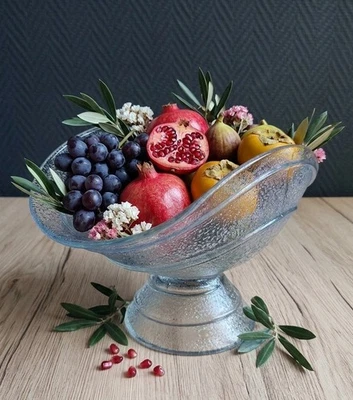 Grande coupe verre moulé pressé Art Déco bleu glacé — centre de table vintage - Photo 1/4