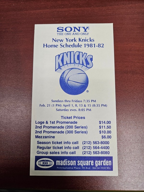 ES25 New York Knicks 1981/82 NBA Basketball Home Pocket Schedule Card - Sony