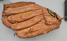 vintage MIZUNO MZ1320 13 inch softball glove for the left hand