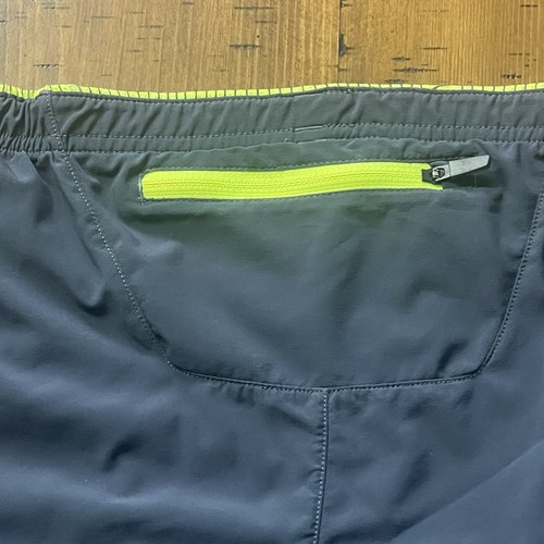 Brooks Shorts Herren XL grau 7" gefüttert sportlich Laufen Kordelzug Reißverschlusstasche - Bild 5 von 12