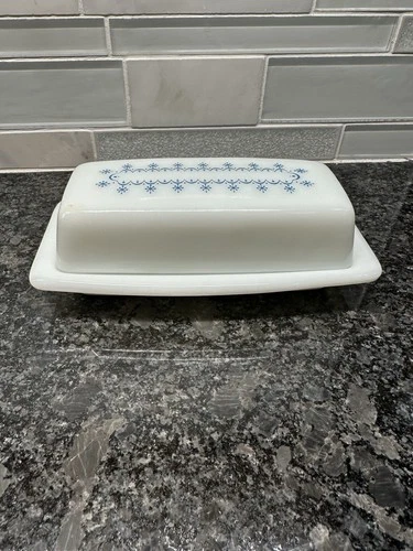 VTG Pyrex Blue Snowflake Lidded Butter Dish