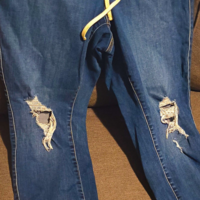 WOMEN'S JEANS SIZE XXL BLUE  MEDIUM WASH DENIM PULL-ON STRETCH DISTRESSED