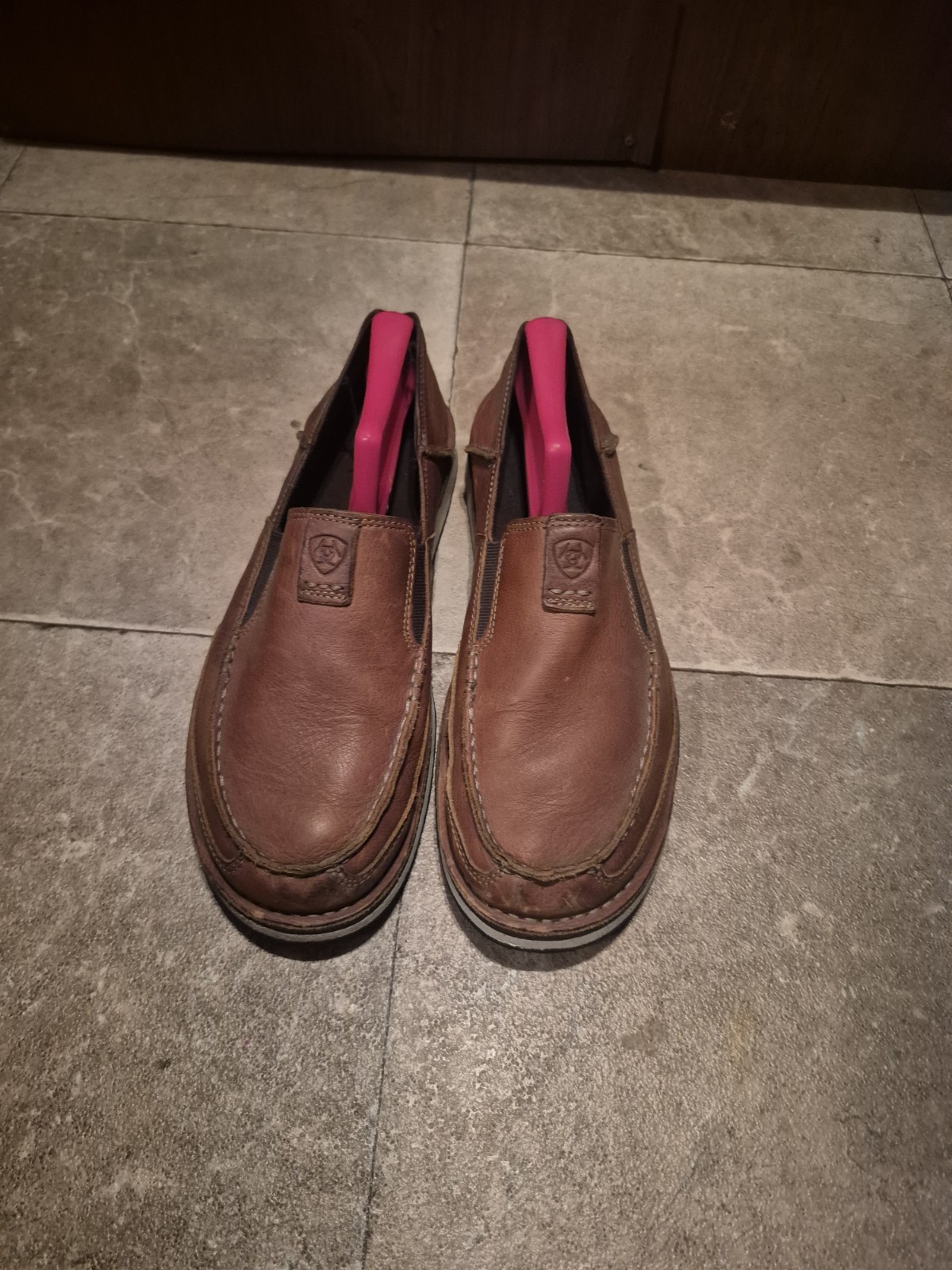 Ariat Men's Brown Leather Slip-On Casual Shoes Rubber Outsole Round Toe Logo