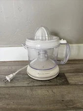 Proctor Silex Electric Citrus Juicer 34 oz Large Pitcher and Pulp Control