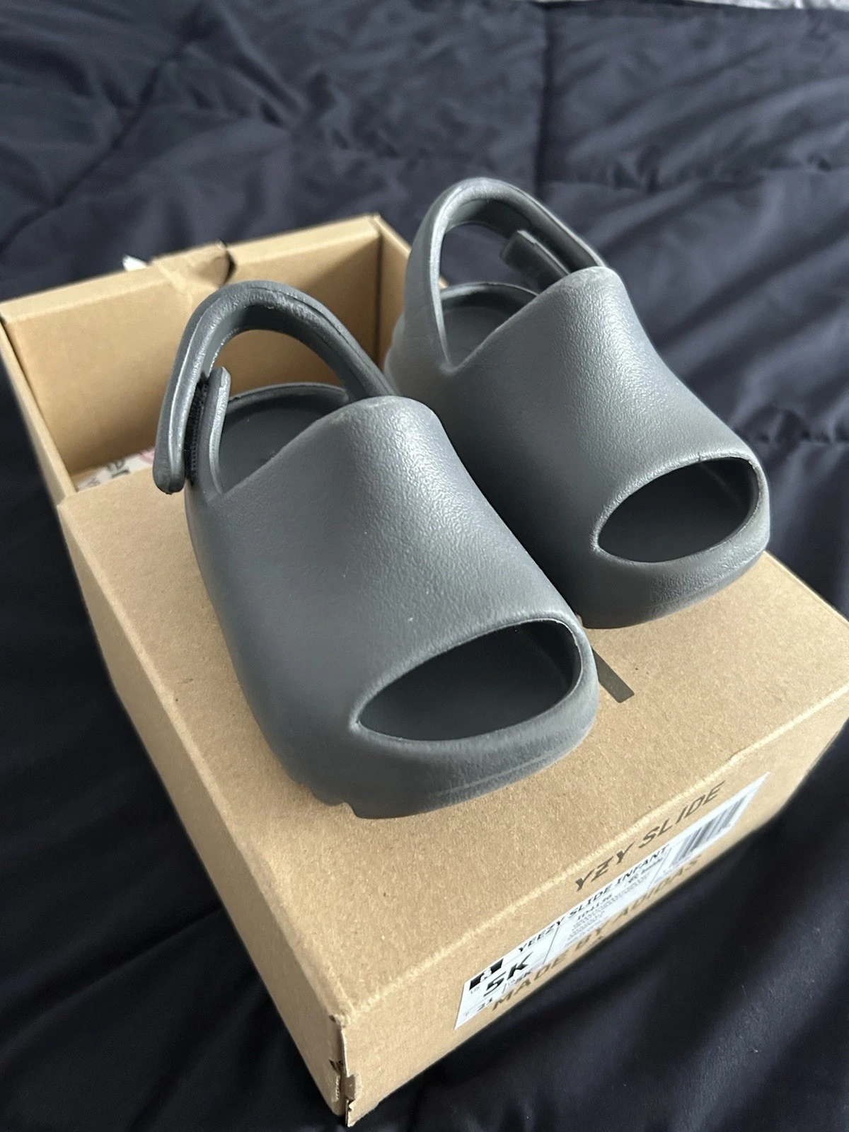 Adidas Yeezy Slides grigio antracite