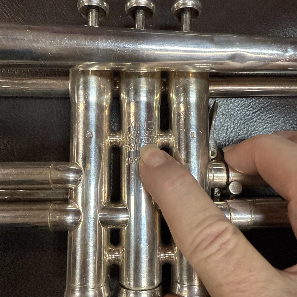 Trompeta profesional vintage King Sliver Flare 1055T sin estuche (principios de 1970) Foto 3 de 4