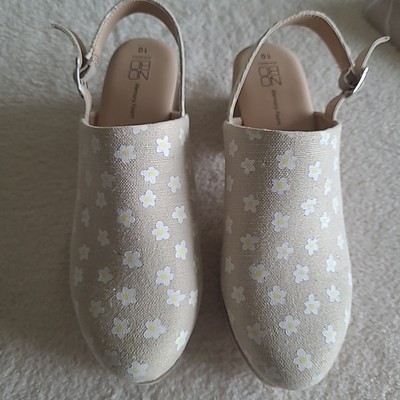 Daisy Clogs Memory Foam No Boundries Women 10