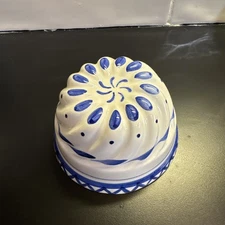 Ceramic Mini Bundt Pan Blue White Floral Folk Art Wall Hanging Decor 4.75”