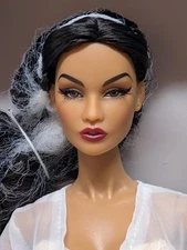 Integrity Toys Fashion Royalty Dawn in Bloom Isabella Alves Close-Up Doll NRFB