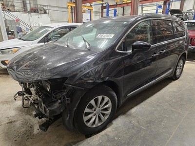 Used Left Sun Visor fits: 2018 Chrysler Pacifica Illumination w/o sunroof w/gara