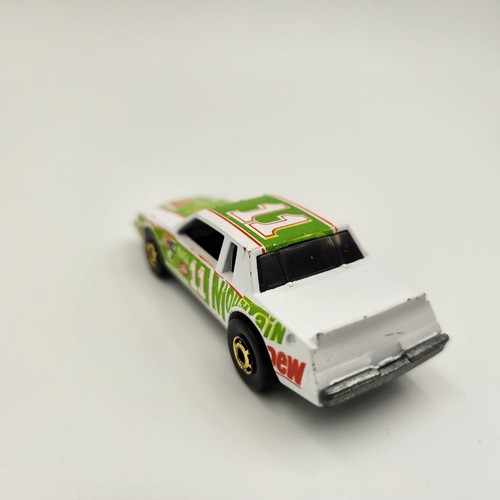 Hot Wheels The Hot Ones NASCAR Stocker Mountain Dew Lime and Green Variations - Picture 5 of 14