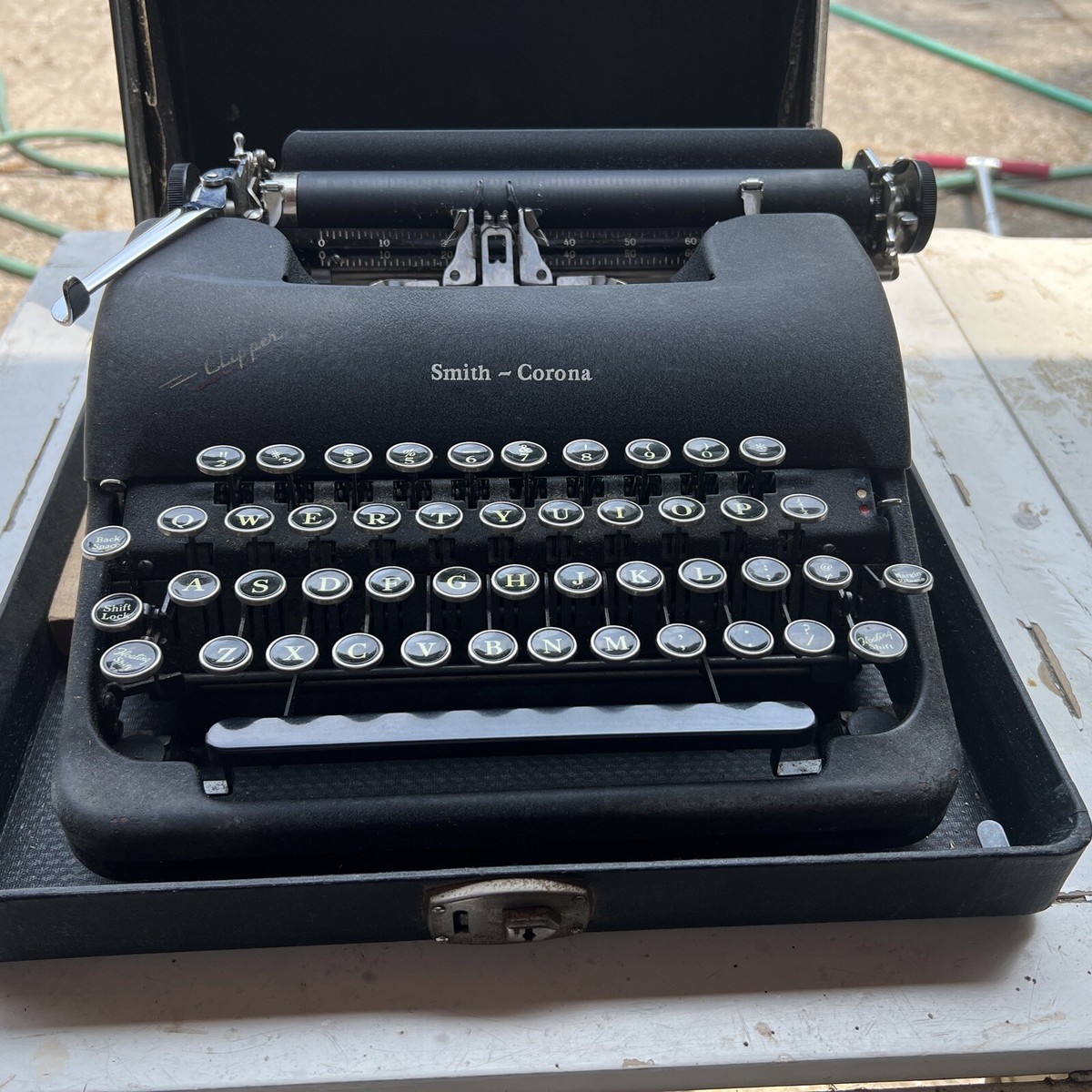 アンティーク　Smith-Corona　タイプライター　USA 1947 Smith-Corona Clipper Vintage Portable Typewriter with a