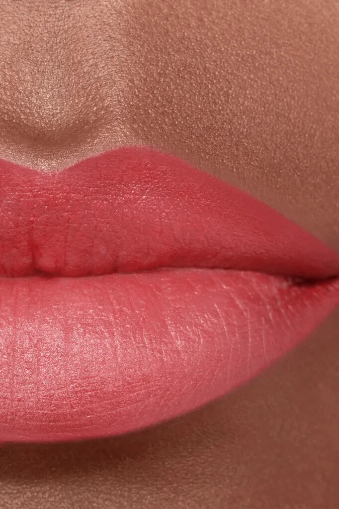 07:00) CHANEL ROUGE ALLURE VELVET Luminous Matte Lipstick