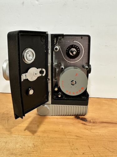 Videocamere vintage Wollensak modello 52 e Sankyo auto 5X - Foto 3 di 11