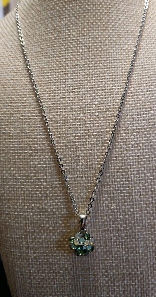 LIA SOPHIA DELICADA Flor COLLAR Colgante Retirado Verde Nuevo con Etiquetas Flores NUEVO Foto 2 de 4